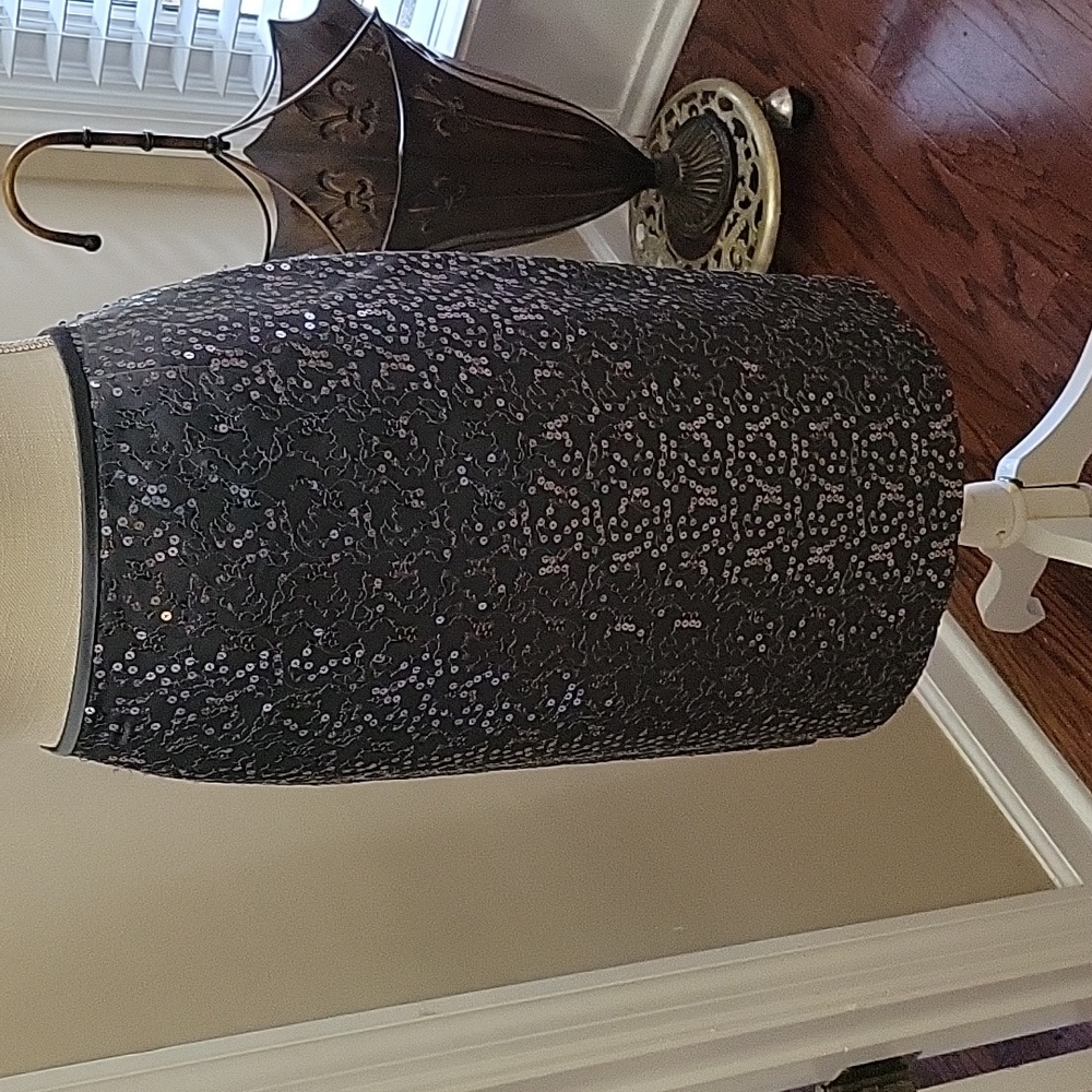 Alex Marie gray silver sequin straight skirt Fully lined 6 Excellent condition…